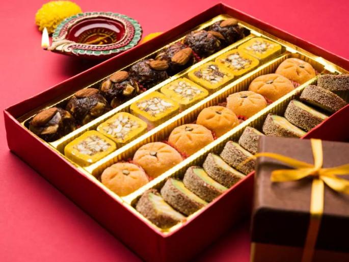 Selling of sweets before 'Best Before' sticker in Amravati | अमरावतीत 'बेस्ट बिफोर'च्या स्टिकरविनाच मिठाईची विक्री Selling of sweets before 'Best Before' sticker in Amravati | अमरावतीत 'बेस्ट बिफोर'च्या स्टिकरविनाच मिठाईची विक्री
