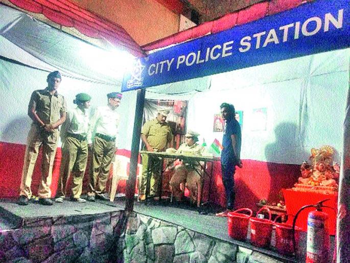 Siddhivinayak Yuva Mitra Mandal has made a living look | सिद्धिविनायक युवक मित्रमंडळाने साकारला जिवंत देखावा