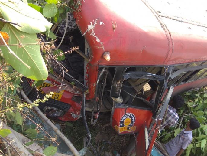 Chandrapur-Nagpur bus accident; Three people are serious | चंद्रपूर-नागपूर बसला अपघात; तीन जण गंभीर Chandrapur-Nagpur bus accident; Three people are serious | चंद्रपूर-नागपूर बसला अपघात; तीन जण गंभीर