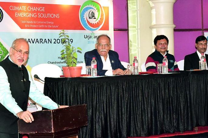 It is essential to run with environment and financial policy | पर्यावरण व आर्थिक धोरण सोबत चालविणे अत्यावश्यक It is essential to run with environment and financial policy | पर्यावरण व आर्थिक धोरण सोबत चालविणे अत्यावश्यक