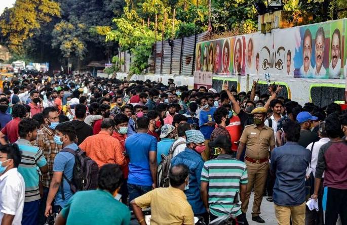 Permission must be obtained eight days in advance for the event | कोविड संसर्ग: कार्यक्रमासाठी घ्यावी लागेल आठ दिवसापूर्वी परवानगी Permission must be obtained eight days in advance for the event | कोविड संसर्ग: कार्यक्रमासाठी घ्यावी लागेल आठ दिवसापूर्वी परवानगी