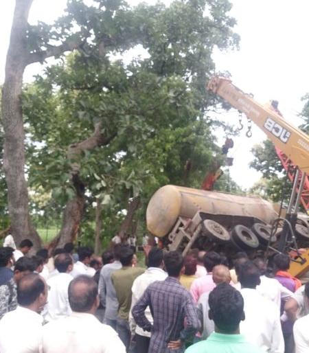 Three-hour traffic jam on Amravati-Yavatmal route | अमरावती-यवतमाळ मार्गावर तीन तासापासून वाहतूक ठप्प Three-hour traffic jam on Amravati-Yavatmal route | अमरावती-यवतमाळ मार्गावर तीन तासापासून वाहतूक ठप्प