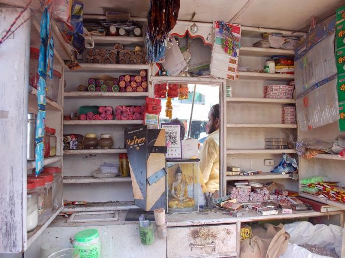 Three splinter posts in Bajajnagar | बजाजनगरात तीन पानटपऱ्या फोडल्या Three splinter posts in Bajajnagar | बजाजनगरात तीन पानटपऱ्या फोडल्या