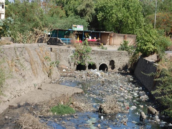 Waiting for citizens before Nelsafai | मान्सूनपूर्व नालेसफाईची नागरिकांना प्रतीक्षा Waiting for citizens before Nelsafai | मान्सूनपूर्व नालेसफाईची नागरिकांना प्रतीक्षा