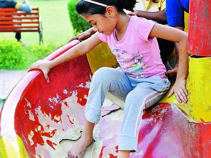 Tell us how to play? Children questioning Nagpur municipal corporation | सांगा आम्ही खेळायचे कसे? नागपुरातील बालगोपालांचा मनपाला सवाल Tell us how to play? Children questioning Nagpur municipal corporation | सांगा आम्ही खेळायचे कसे? नागपुरातील बालगोपालांचा मनपाला सवाल