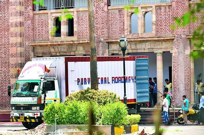 Preparations for the monsoon session has started in Nagpur | नागपुरात पावसाळी अधिवेशनाची तयारी जोरात सुरू Preparations for the monsoon session has started in Nagpur | नागपुरात पावसाळी अधिवेशनाची तयारी जोरात सुरू