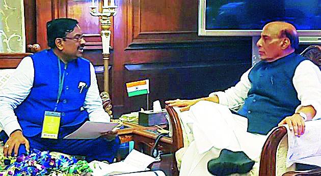 Center to provide Rs 535 crore for Gadchiroli development: Sudhir Mungantiwar | गडचिरोलीच्या विकासासाठी केंद्राने ५३५ कोटी उपलब्ध करावे: सुधीर मुनगंटीवार Center to provide Rs 535 crore for Gadchiroli development: Sudhir Mungantiwar | गडचिरोलीच्या विकासासाठी केंद्राने ५३५ कोटी उपलब्ध करावे: सुधीर मुनगंटीवार