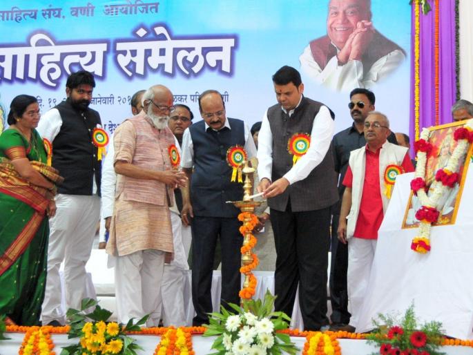 Marathi mind always save Marathi literature; Devendra Fadnavis | झाडीपट्टी असो वा दंडार, साहित्य परंपरांना मराठी मनाने कायमच जपले; देवेंद्र फडणवीस Marathi mind always save Marathi literature; Devendra Fadnavis | झाडीपट्टी असो वा दंडार, साहित्य परंपरांना मराठी मनाने कायमच जपले; देवेंद्र फडणवीस