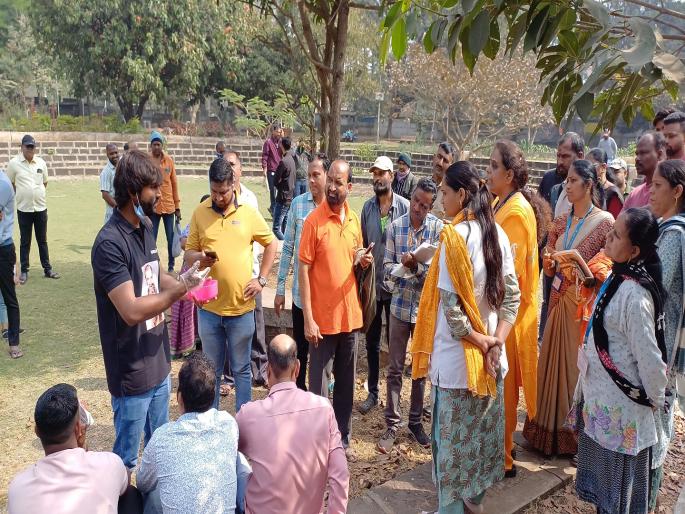 Salman Mohammad Sohail who gave medicine to bald people to get hair fled as soon as the investigation began | तेलवाला बाबा सलमानचे कोल्हापुरातून पलायन, टक्कलग्रस्तांना औषधासाठी केली होती गर्दी Salman Mohammad Sohail who gave medicine to bald people to get hair fled as soon as the investigation began | तेलवाला बाबा सलमानचे कोल्हापुरातून पलायन, टक्कलग्रस्तांना औषधासाठी केली होती गर्दी