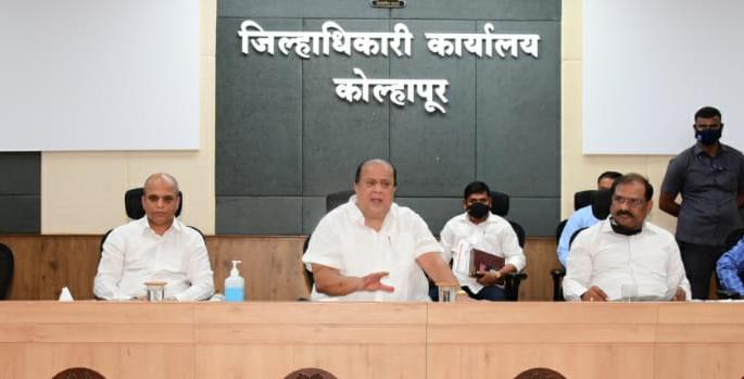 Priority given to rehabilitation of project affected people by finding a way out of difficulties: Mushrif | अडचणींवर मार्ग काढून प्रकल्पग्रस्तांच्या पूर्नवसनाला प्राधान्य :मुश्रीफ