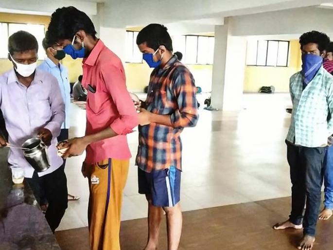 CoronaVirus Lockdown: Community Kitchen; Double-time home-made meals, breakfast | CoronaVirus Lockdown : कम्युनिटी किचन; दोनवेळ घरच्यासारखे जेवण, नाष्टा CoronaVirus Lockdown: Community Kitchen; Double-time home-made meals, breakfast | CoronaVirus Lockdown : कम्युनिटी किचन; दोनवेळ घरच्यासारखे जेवण, नाष्टा