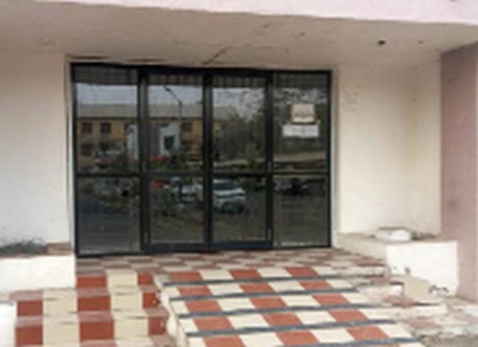No entry in the Collector's Office | जिल्हाधिकारी कार्यालयातही ‘नो एन्ट्री’ No entry in the Collector's Office | जिल्हाधिकारी कार्यालयातही ‘नो एन्ट्री’