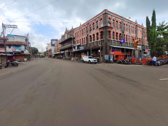 Essential service shops allowed till 4 pm, order of district administration | अत्यावश्यक सेवेतील दुकानांना ४ वाजेपर्यंत मुभा, जिल्हा प्रशासनाचा आदेश Essential service shops allowed till 4 pm, order of district administration | अत्यावश्यक सेवेतील दुकानांना ४ वाजेपर्यंत मुभा, जिल्हा प्रशासनाचा आदेश