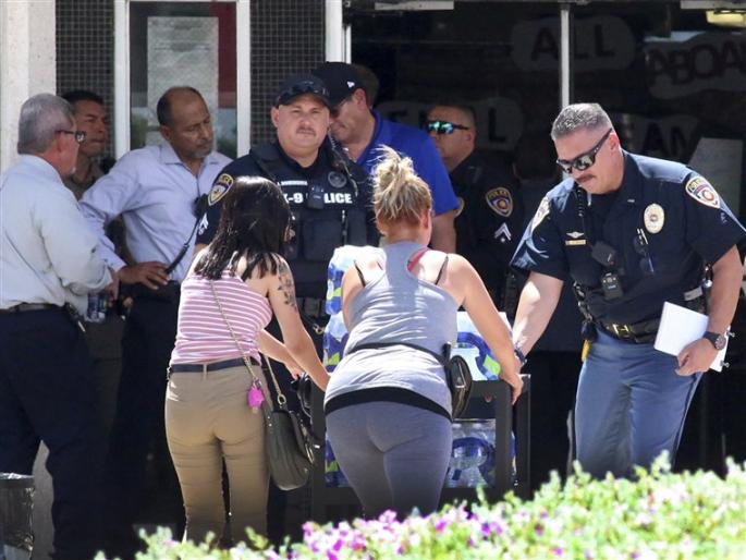 iUs Gunman Kills 20 In Shooting Rampage At Shopping Store In Texas | अमेरिकेच्या टेक्सासमध्ये झालेल्या गोळीबारात 20 जणांचा मृत्यू iUs Gunman Kills 20 In Shooting Rampage At Shopping Store In Texas | अमेरिकेच्या टेक्सासमध्ये झालेल्या गोळीबारात 20 जणांचा मृत्यू