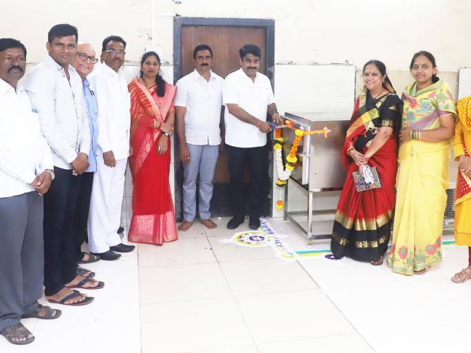 Coffin facility in Savitribai will take three more coffins: Deshmukh | ‘सावित्रीबाई’मध्ये शवपेटीची सुविधा, आणखी तीन शवपेट्या घेणार : देशमुख Coffin facility in Savitribai will take three more coffins: Deshmukh | ‘सावित्रीबाई’मध्ये शवपेटीची सुविधा, आणखी तीन शवपेट्या घेणार : देशमुख