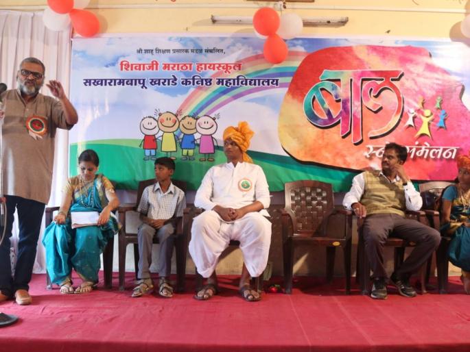 Read the compound along with the book: Rajan Gawas, Inaugurating Children's Snatch in Kolhapur | पुस्तक वाचनासोबत परिसरही वाचा : राजन गवस, कोल्हापुरात बाल स्नेहसंमेलनाचे उद्घाटन Read the compound along with the book: Rajan Gawas, Inaugurating Children's Snatch in Kolhapur | पुस्तक वाचनासोबत परिसरही वाचा : राजन गवस, कोल्हापुरात बाल स्नेहसंमेलनाचे उद्घाटन