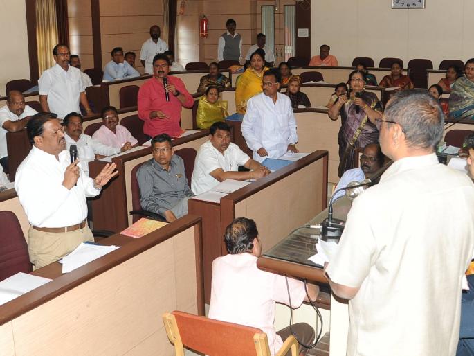 Kolhapur: Government took 'Akshayapatra' betel nut: Congress corporators serious allegation of municipal meeting | कोल्हापूर : सरकारने घेतली ‘अक्षयपात्र’ची सुपारी : महापालिका सभेत कॉँग्रेस नगरसेवकांचा गंभीर आरोप