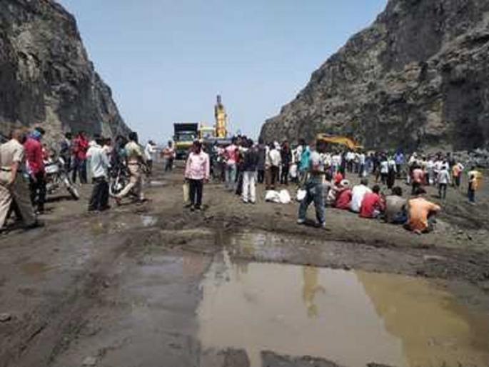 After the blast, a large rock fell down the hill and killed the laborer on the spot | समृद्धी महामार्गाच्या कामादरम्यान ब्लास्टनंतर डोंगरावरून मोठा दगड खाली पडल्याने मजूर जागीच ठार