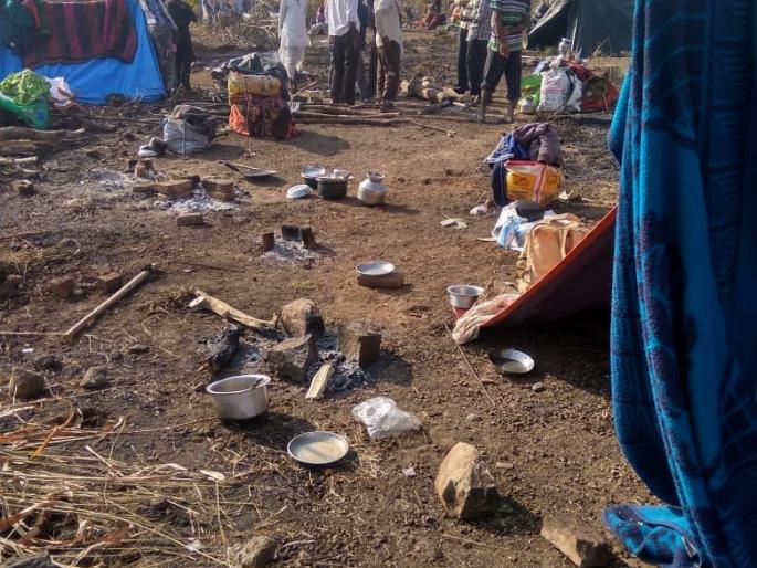 Restructured villagers stay at Melghat: The problem persists | मेळघाटात पुनर्वसित ग्रामस्थांचा मुक्काम: पेचप्रसंग कायम Restructured villagers stay at Melghat: The problem persists | मेळघाटात पुनर्वसित ग्रामस्थांचा मुक्काम: पेचप्रसंग कायम
