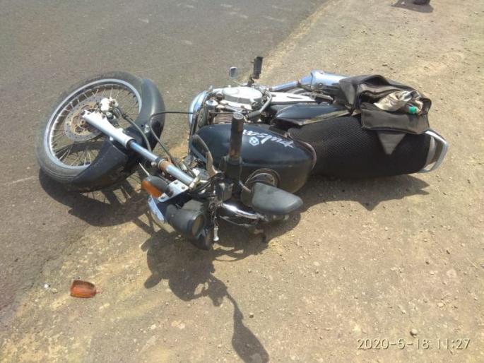 A man killed in an accident on national highway no. 6 near kurum village | ट्रकच्या धडकेत दुचाकीस्वार ठार A man killed in an accident on national highway no. 6 near kurum village | ट्रकच्या धडकेत दुचाकीस्वार ठार