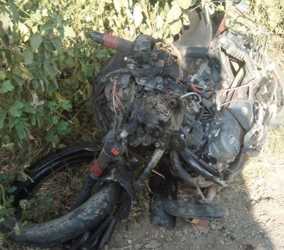 Accident Two-wheeler and truck; Two youths killed on the spot | ट्रकची दुचाकीस धडक; दोन युवक घटनास्थळीच ठार Accident Two-wheeler and truck; Two youths killed on the spot | ट्रकची दुचाकीस धडक; दोन युवक घटनास्थळीच ठार
