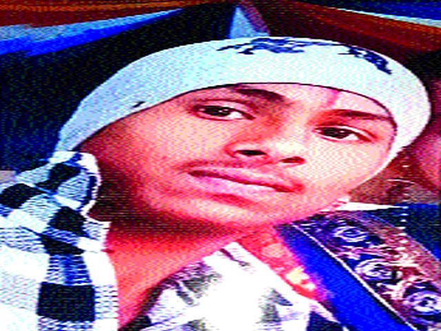 Due to the Godavari flooding, the youth were afraid to carry | गोदावरीच्या पुरात युवक वाहून गेल्याची भीती Due to the Godavari flooding, the youth were afraid to carry | गोदावरीच्या पुरात युवक वाहून गेल्याची भीती