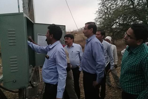 Bullumgavon ​​in Amravati district lighten first time after Independence | स्वातंत्र्यानंतर अमरावती जिल्ह्यातील बुलुमगव्हाणमध्ये प्रथमच आली वीज