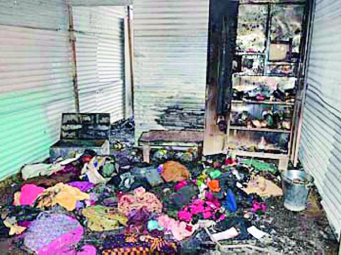 The girl's marriage started burning at the same time | मुलीचे लग्न सुरू असतानाच जळत होते घर