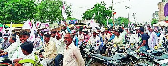 Maharashtra Election 2019 ; Bachchu Kadu demonstrates power at Chandur Bazaar | Maharashtra Election 2019 ; बच्चू कडू यांचे चांदूरबाजार येथे शक्तिप्रदर्शन