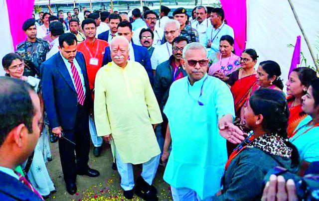 After the arrival of Sarsanghchalak, the camp for the camp started | सरसंघचालकांच्या आगमनानंतर प्रांत शिबिराला प्रारंभ After the arrival of Sarsanghchalak, the camp for the camp started | सरसंघचालकांच्या आगमनानंतर प्रांत शिबिराला प्रारंभ