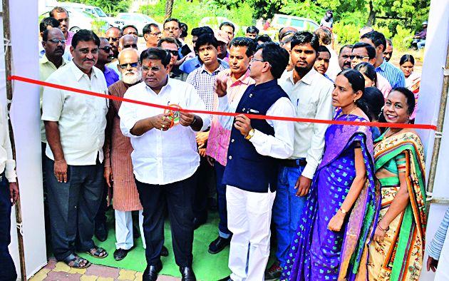 Combined to develop a new generation reading culture | नव्या पिढीत वाचन संस्कृती रुजविण्यासाठी एकत्रित या