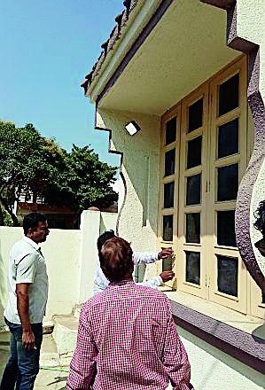 Stealth at the Broker house home in Abhinav Colony | अभिनव कॉलनीतील प्रॉपर्टी ब्रोकरच्या घरी चोरी Stealth at the Broker house home in Abhinav Colony | अभिनव कॉलनीतील प्रॉपर्टी ब्रोकरच्या घरी चोरी