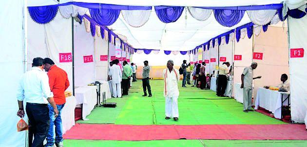 The soul of the Krishi Mahotsav was lost | कृषी महोत्सवाचा ‘आत्मा’च हरविला