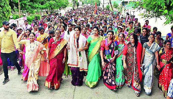 Maharashtra Election 2019 ; Navneet Rana's hike | Maharashtra Election 2019 ; नवनीत राणा यांची पदयात्रा