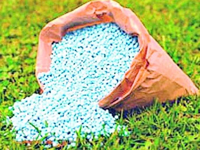 Fertilizer price hike shock in the face of kharif | खरिपाच्या तोंडावर खतांचा दरवाढीचा शॉक Fertilizer price hike shock in the face of kharif | खरिपाच्या तोंडावर खतांचा दरवाढीचा शॉक