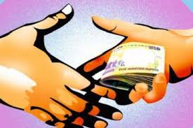 Four government employees in a network of bribery | चार शासकीय कर्मचारी लाचलुचपतच्या जाळ्यात Four government employees in a network of bribery | चार शासकीय कर्मचारी लाचलुचपतच्या जाळ्यात