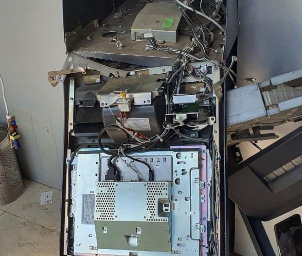 Attempt to blow up ATM in Malegaon industrial estate | माळेगाव औद्योगिक वसाहतीमधील एटीएम फोडण्याचा प्रयत्न Attempt to blow up ATM in Malegaon industrial estate | माळेगाव औद्योगिक वसाहतीमधील एटीएम फोडण्याचा प्रयत्न