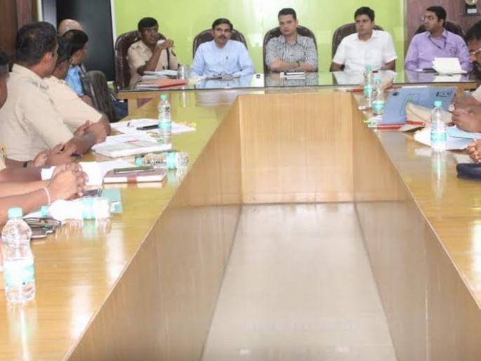 Beed collector reviews law and order | बीड जिल्हाधिकारी यांनी घेतला कायदा-सुव्यवस्थेचा आढावा Beed collector reviews law and order | बीड जिल्हाधिकारी यांनी घेतला कायदा-सुव्यवस्थेचा आढावा