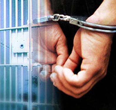 A sneaky snatch with a handcuff in Beed rearmed in half an hour | बीडमध्ये हातकडीसह पळालेला चोरटा अर्ध्या तासात पुन्हा जेरबंद