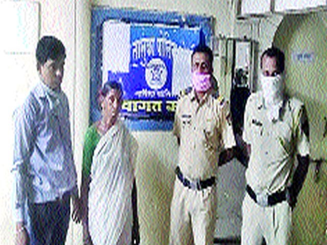 Reunited mother with dementia | स्मृतिभ्रंश झालेल्या आईची मुलाशी झाली पुन्हा भेट Reunited mother with dementia | स्मृतिभ्रंश झालेल्या आईची मुलाशी झाली पुन्हा भेट