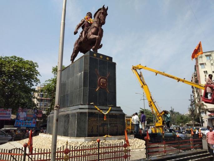Bhiwandi Municipal Corporation refuses to decorate the statue of Chhatrapati Shiv Sena | भिवंडी महानगरपालिकेने छत्रपतींच्या पुतळ्यास सजावट न केल्याने शहरातील शिवप्रेमींकडून निषेध Bhiwandi Municipal Corporation refuses to decorate the statue of Chhatrapati Shiv Sena | भिवंडी महानगरपालिकेने छत्रपतींच्या पुतळ्यास सजावट न केल्याने शहरातील शिवप्रेमींकडून निषेध