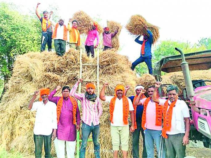 A celebration of the repeal of agricultural laws in the paddy belt | कृषी कायदे मागे घेतल्याचा धान पट्ट्यात आनंदाेत्सव A celebration of the repeal of agricultural laws in the paddy belt | कृषी कायदे मागे घेतल्याचा धान पट्ट्यात आनंदाेत्सव