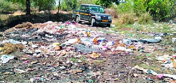 Loneliness Solid Waste Management Still In Childhood | लाखनीत घनकचरा व्यवस्थापन अद्यापही बाल्यावस्थेत Loneliness Solid Waste Management Still In Childhood | लाखनीत घनकचरा व्यवस्थापन अद्यापही बाल्यावस्थेत