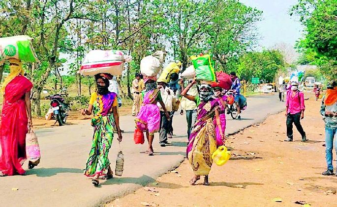 Labors on the road of the city | महानगरातील मजुरांचे जत्थेच्या जत्थे रस्त्यावर Labors on the road of the city | महानगरातील मजुरांचे जत्थेच्या जत्थे रस्त्यावर