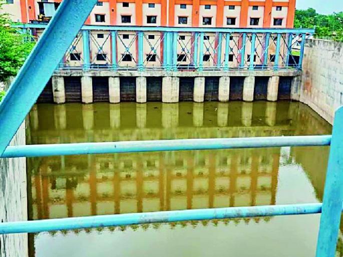 Only 2 feet of water in Chandpur reservoir | चांदपूर जलाशयात केवळ २८ फुट पाणी Only 2 feet of water in Chandpur reservoir | चांदपूर जलाशयात केवळ २८ फुट पाणी