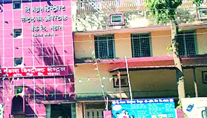 District Bank disburses peak loans of Rs. 292.53 crore | जिल्हा बँकेतर्फे २९२ कोटी ५३ लाखांचे पीककर्ज वाटप District Bank disburses peak loans of Rs. 292.53 crore | जिल्हा बँकेतर्फे २९२ कोटी ५३ लाखांचे पीककर्ज वाटप
