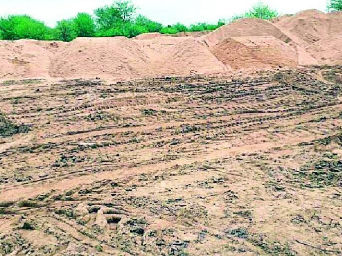 Sattighat Mokat for smugglers | तस्करांकरिता रेतीघाट मोकाट Sattighat Mokat for smugglers | तस्करांकरिता रेतीघाट मोकाट