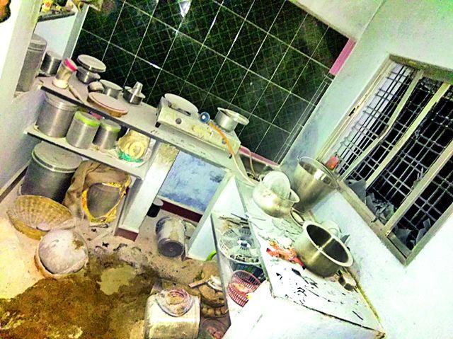 Cylinder blast in Andhra Pradesh | आंधळगावात सिलिंडरचा स्फोट Cylinder blast in Andhra Pradesh | आंधळगावात सिलिंडरचा स्फोट