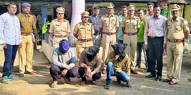 Bajaj Finance's 70 lakh flying on the cricket stand | बजाज फायनांसचे ७० लाख उडविले क्रिकेट सट्ट्यावर Bajaj Finance's 70 lakh flying on the cricket stand | बजाज फायनांसचे ७० लाख उडविले क्रिकेट सट्ट्यावर