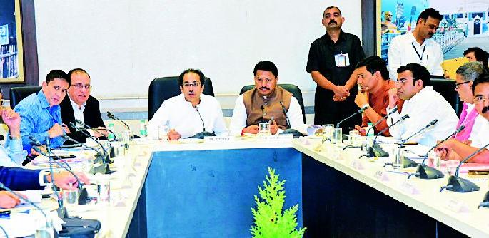 Plan immediate solutions for pure drinking water in storage | भंडारात शुद्ध पेयजलासाठी तातडीने उपाय योजना करा Plan immediate solutions for pure drinking water in storage | भंडारात शुद्ध पेयजलासाठी तातडीने उपाय योजना करा